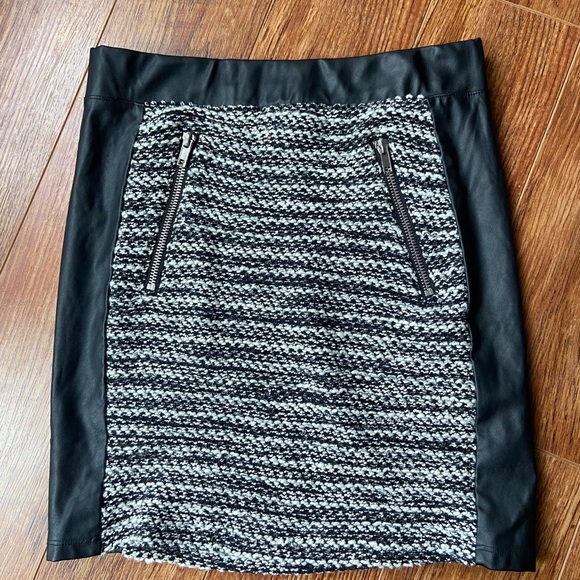 Faux leather and knit mini. - Picture 4 of 5